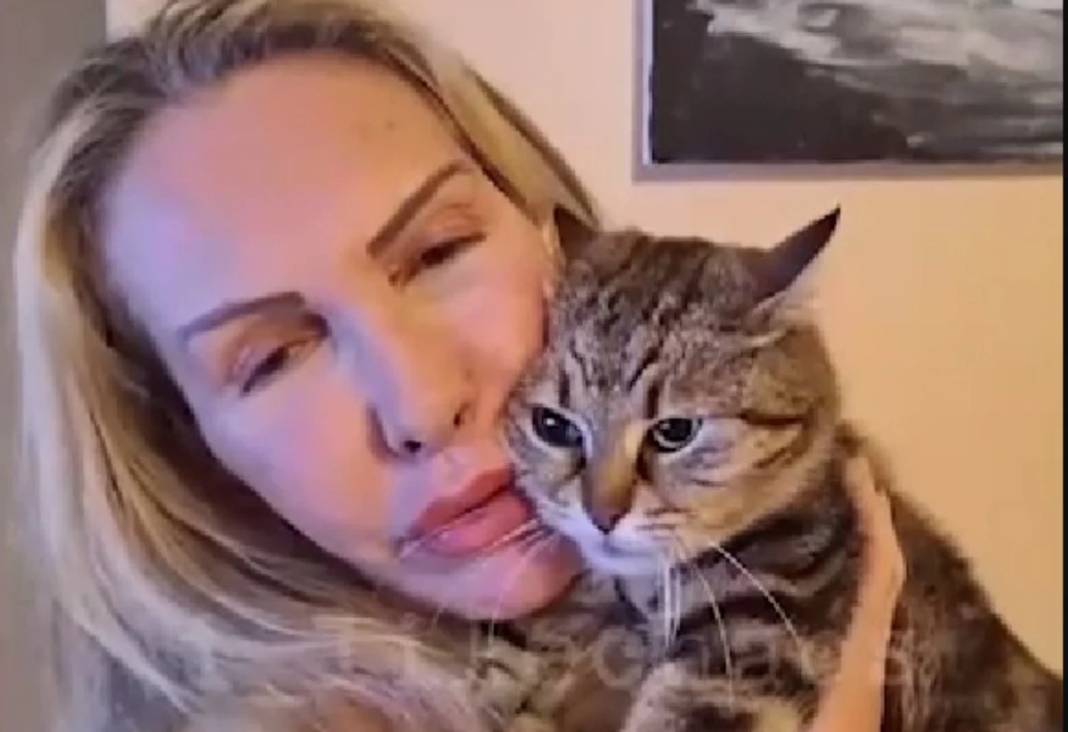 Petek Dinçöz’ün annesini tanıyamayacaksınız. 4 saatte 30 yaş gençleşti - Resim: 3